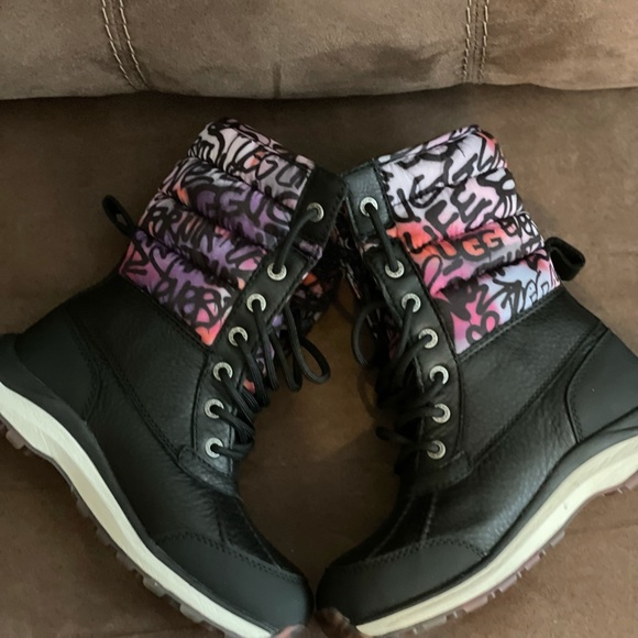 Women’s UGG Adirondack Boot - Picture 4 of 8